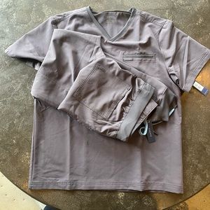 Jaanuu Large jogger scrub set. New with tags. Gray/pewter